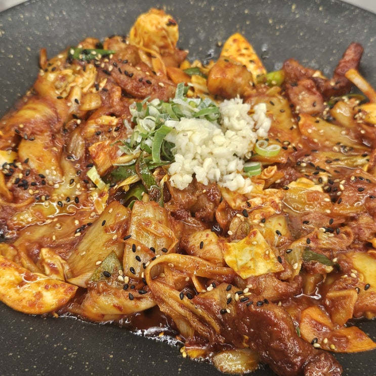  재송동 밥집 삼산회관, 돼지김치구이 세트로 만나는 밥도둑 코스
