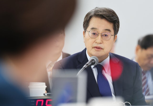 발탁했던 부지사의 반란? 염태영 의원, 김동연 지사에 '탈당' 우회 압박한 진짜 속내