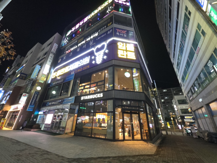 스타벅스 지행역점 사진 1