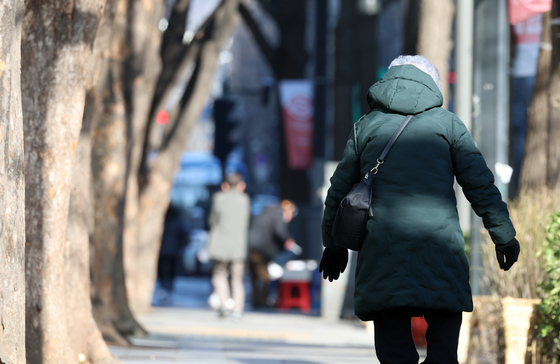 월 700 버는 노부부도 받는다…기초연금 올해 780만 명 수령