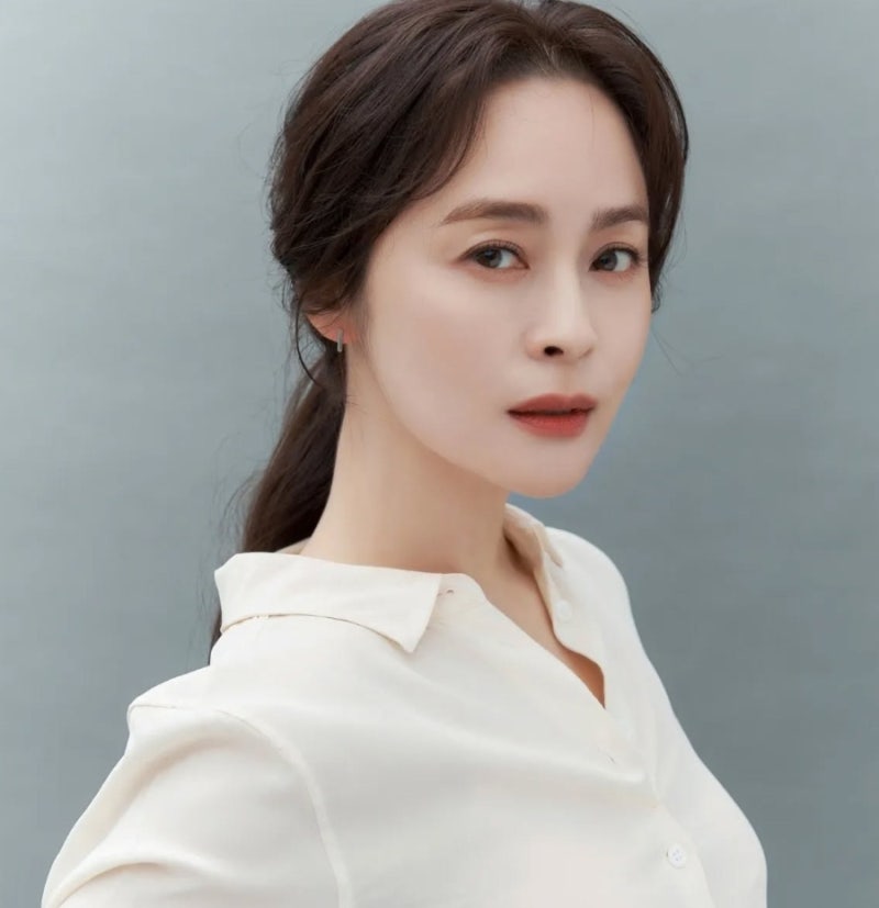 이 얼굴이 50대?" 배우 우희진, 충격적인 동안 근황 (ft.결혼, 리즈시절)