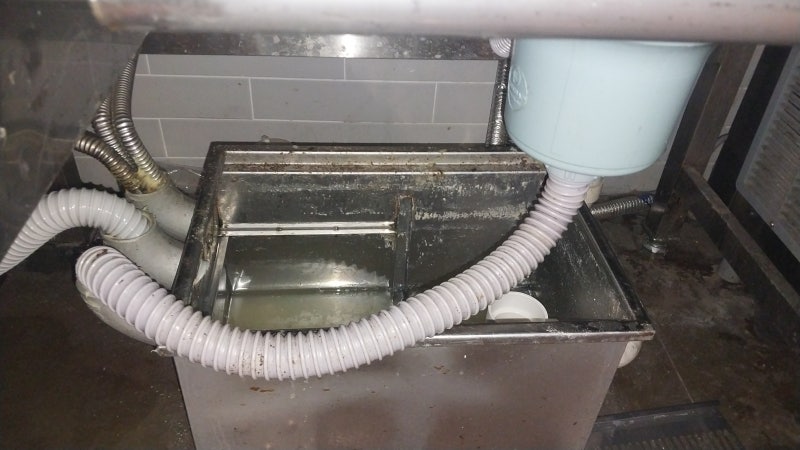 ☕🚰 1층 카페 싱크대 막힘·역류 해결 사례약품으로 안 되던 배관 → 내시경·석션·샤프트로 뚫고, 고압세척 제안까지