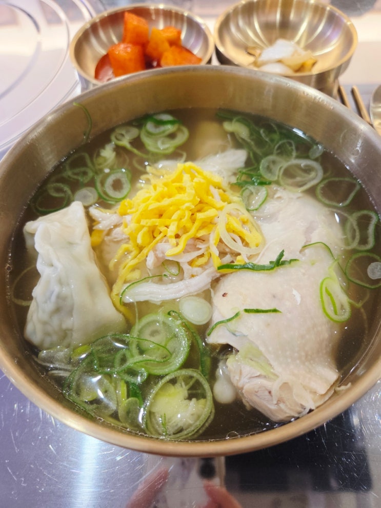  선릉 닭다리가 통째로 들어간 닭곰탕 맛집 | 혼밥 가능한 <선릉닭곰탕>