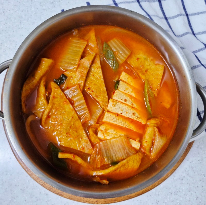 얼큰한 국물요리 어묵 김치찌개 레시피