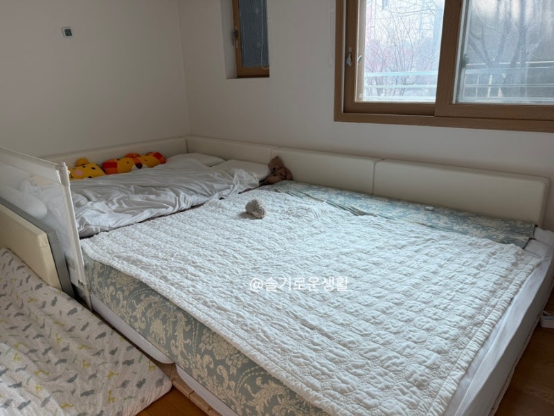 모더니가구 침대헤드+침대가드 후기: 4인가족 저상형 패밀리침대(슈퍼싱글2개+퀸1개 매트리....