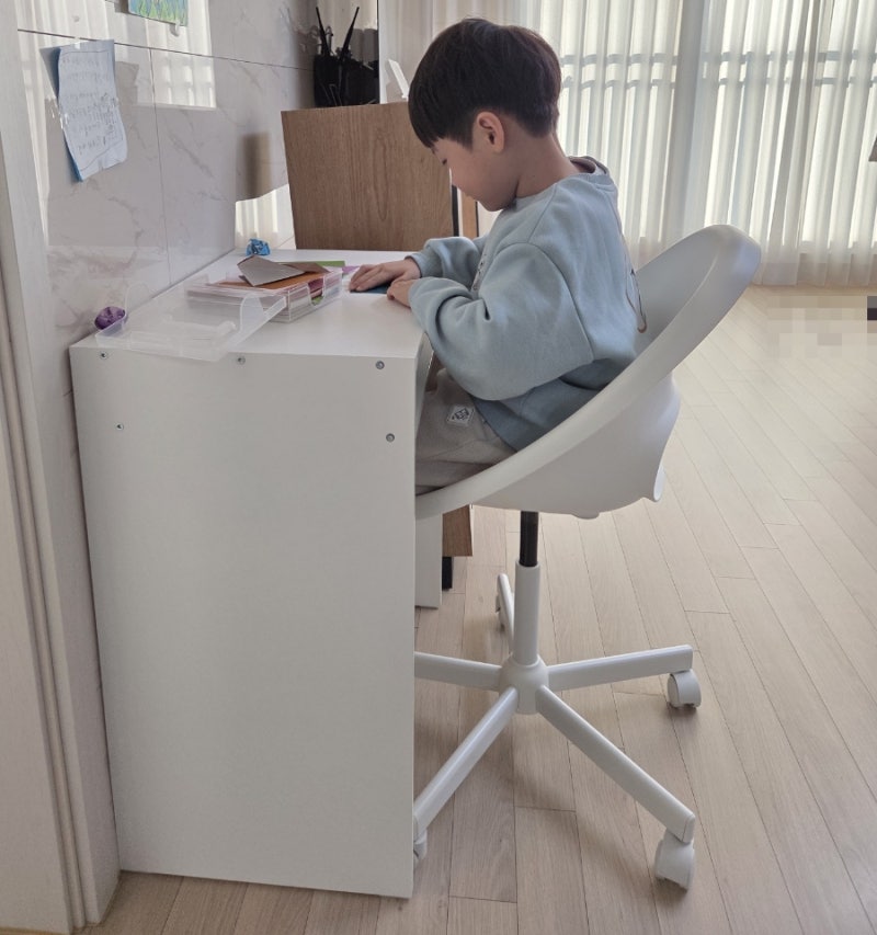 이케아 로베리에트 말셰르 조립 후기 : 7살 첫 이케아 어린이 책상 의자 실사용 장단점