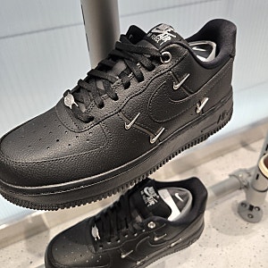 [나이키]나이키 에어포스 추천 "WMNS AIR FORCE 1 '07 LX" 블랙 메탈릭실버
