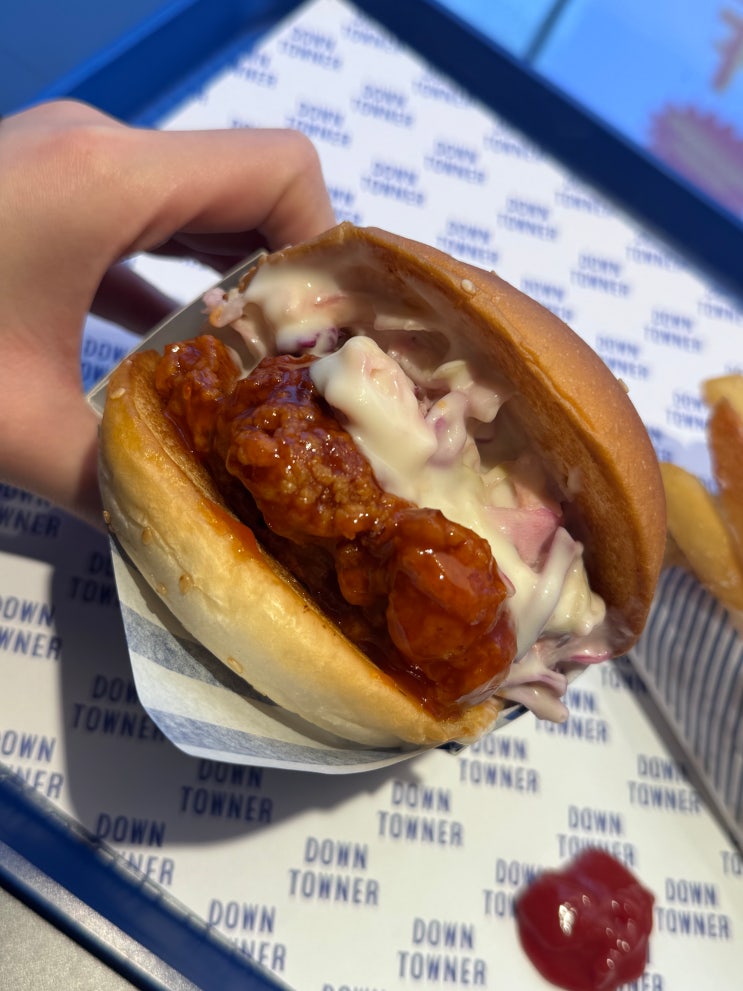  강남/강남역 버거 ‘다운타우너’ 핫 허니 치킨 메뉴 후기