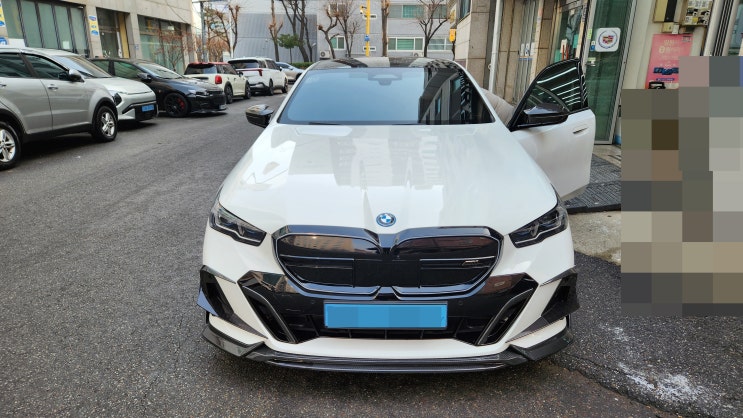  인천 BMW 5시리즈 G60 조수석 시트를 편리하게 조작할 수 있는  무선 워크인 장착