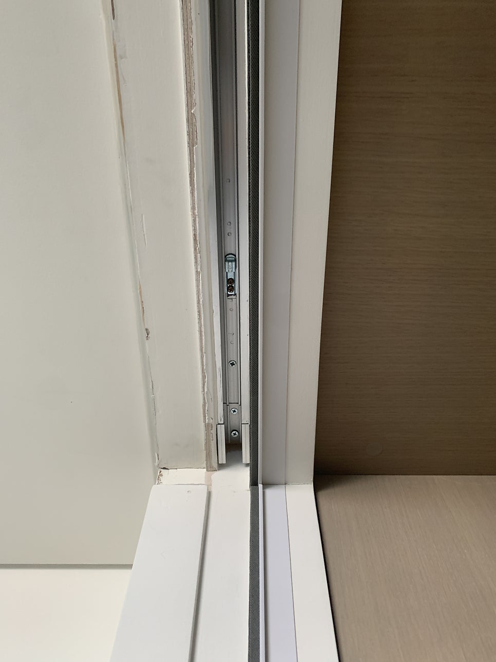 포켓도어댐퍼교체 슬라이딩문 빨리 닫혀서 고민이라면
