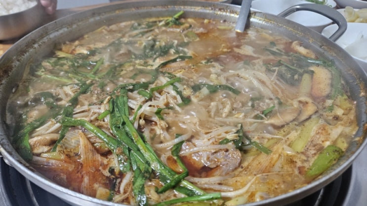  [홍천 찐맛집] 부모님 모시고 다시 온다? 홍천 길목에서 우연히 만난 인생 염소전골의 충격