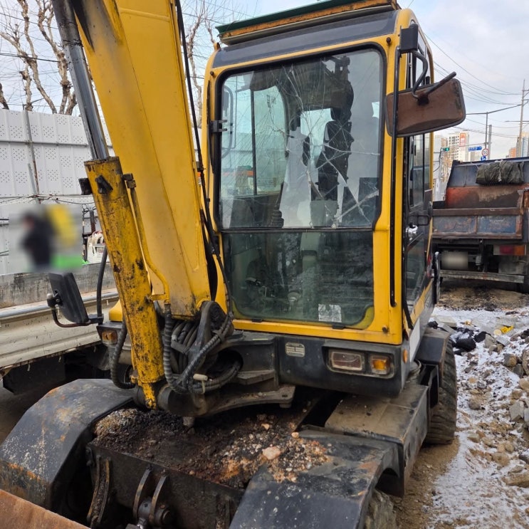  현대 R555W-7 2006년식 3600만원 판매합니다.