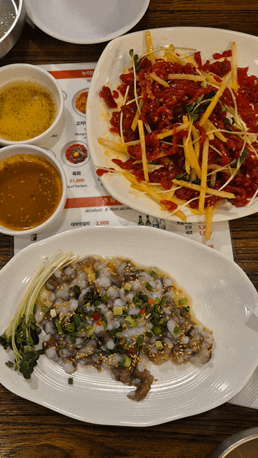 종로육회 맛집 통큰누이네 육회빈대떡 낙지탕탕이, 광장시장 먹거리 추천