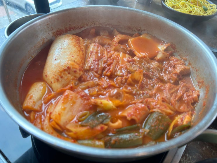  신중동 김치찌개 추천 짜글이 맛집 미쓰발랑코