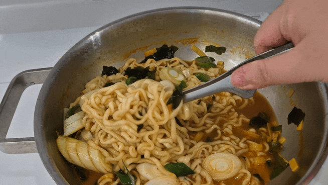 앵그리너구리 멸치칼국수 꿀조합 레시피 앵치라면 국물 맛이 미쳤다