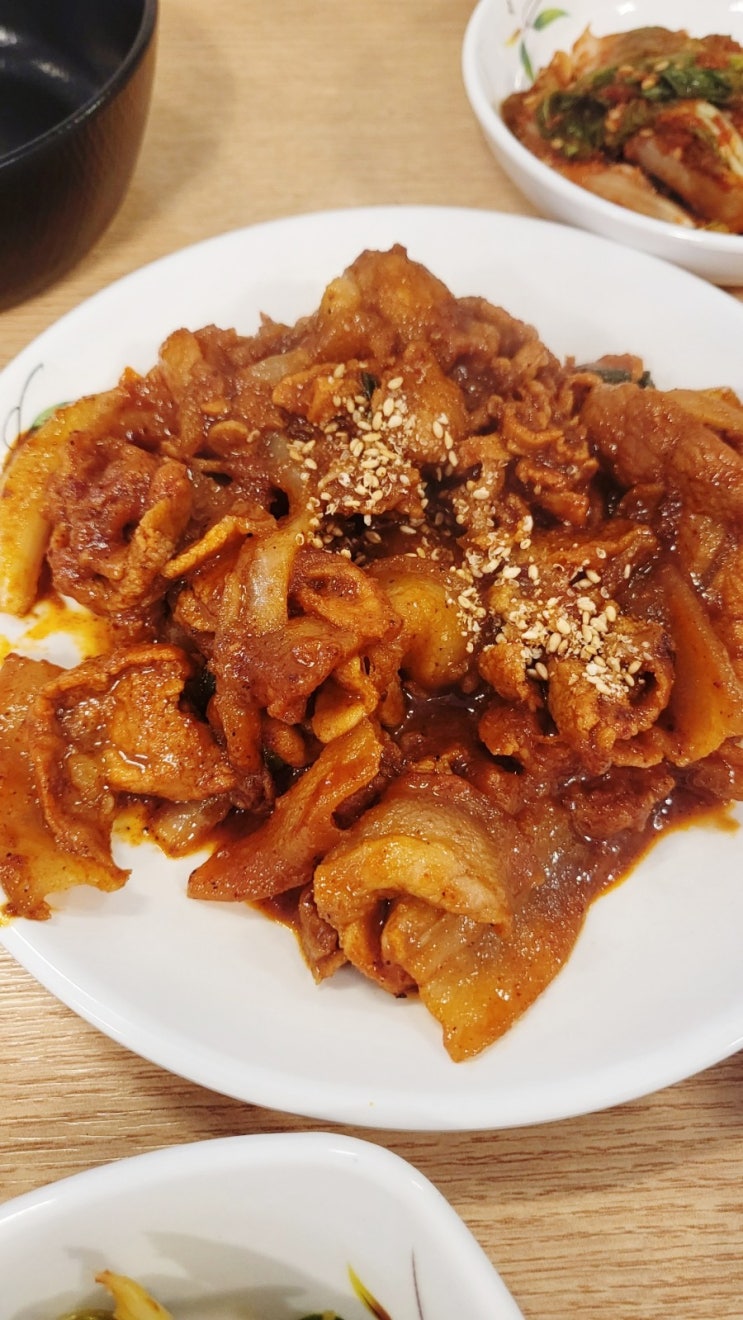  광안리 가성비 맛집)9000원에 8찬에 솥밥까지? 엄마 집밥과 정성 행복한 밥상