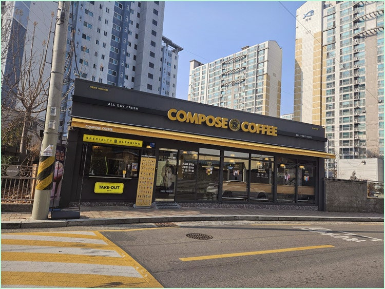 컴포즈커피 대구월성중앙점 사진 2