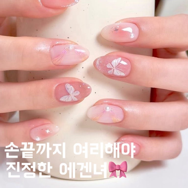 글리터를 활용한 네일 디자인