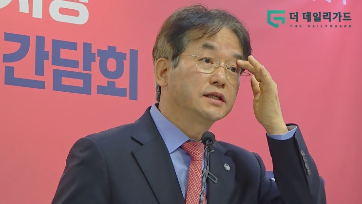  [데스크칼럼] "해외출장 34회? 횟수는 의미 없어"... 이동환 고양시장의 ‘프레임’이 불편한 이유