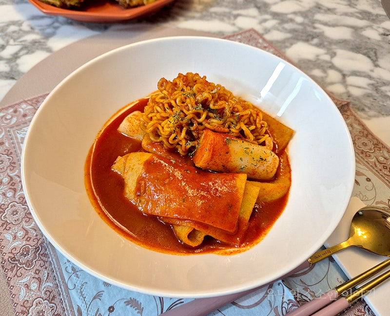 장우손 부산어묵 / 쌀떡볶이밀키트 맛있는 분식 야식추천!