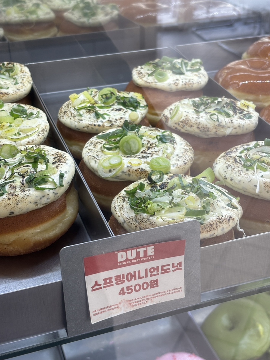 듀크로스터리앤드도넛 사진 5