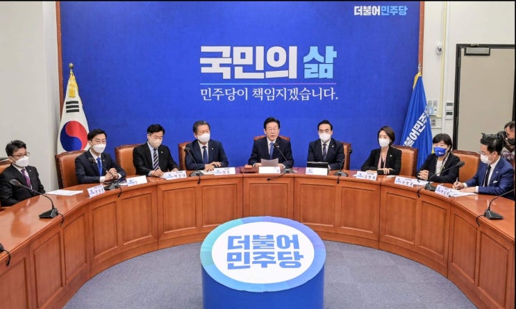 ‘똘똘한 한채’도 세금,  <b>김용범</b> “<b>보유·양도세</b> 상향 검토”
