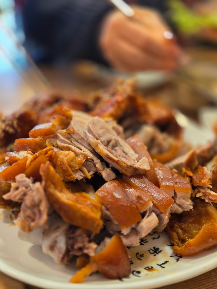  충무로 맛집 '필동 족발'에서 시작해 영화로 마무리한 동창 모임