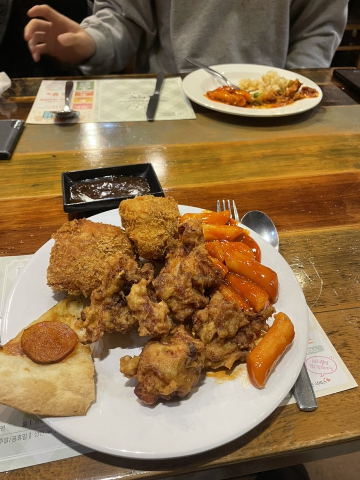  군산 무한리필 돈까스 나운동 유생촌 Since 1983 치즈돈까스 떡볶이 맛집 군산모임