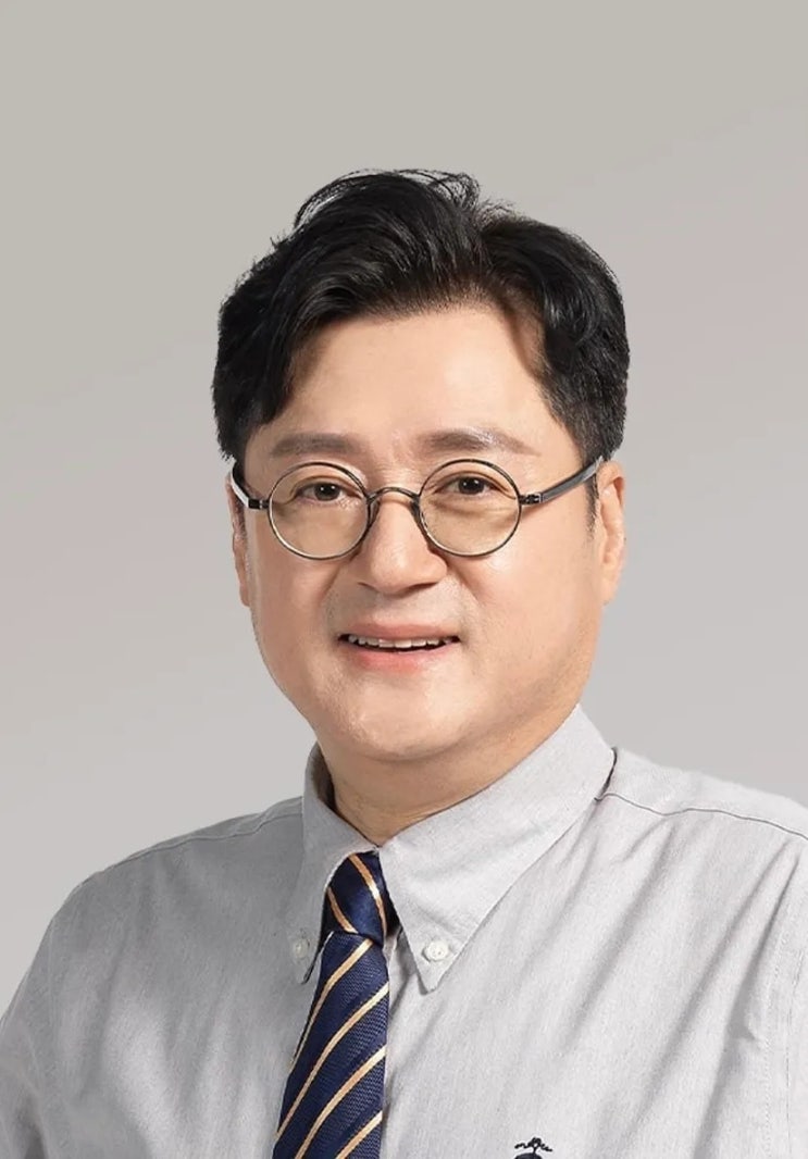 홍익표 프로필 靑 정무<b>수석</b>으로 <b>임명</b>…3선 정책통의 <b>청와대</b> 복귀
