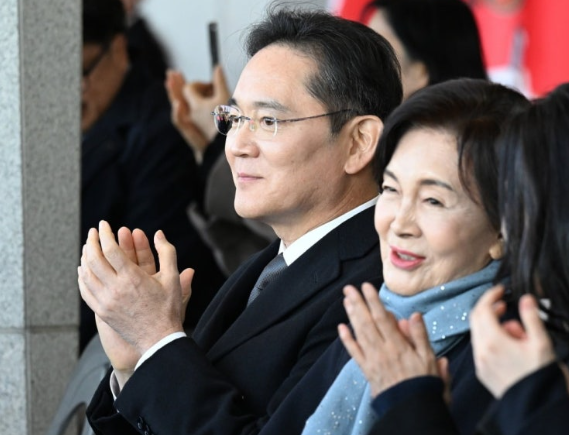   삼성전자 주식 1,500만 주 처분! 홍라희 전 관장이 2조 원대 매각에 나선 속사정