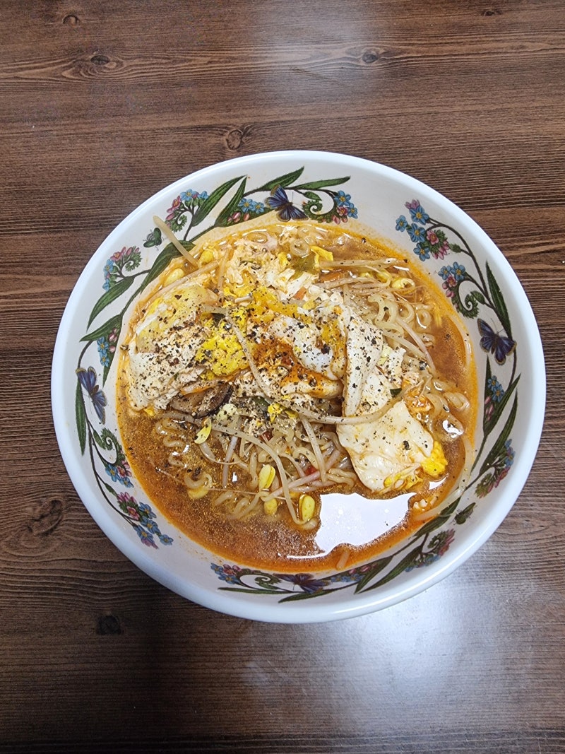 얼큰하고 시원한 해장라면 끝판왕! 콩나물 신라면 맛있게 끓이는 법 (계란 반숙 꿀팁 포함)