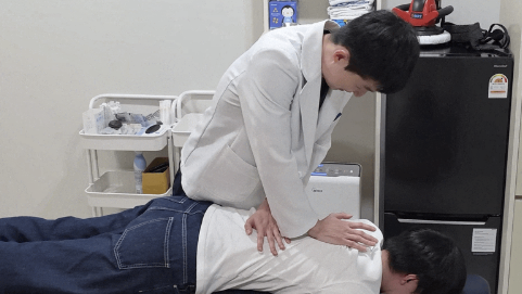  날개뼈 사이 등 통증, 스트레칭으로 안 풀린다면 꼭 읽어보세요.