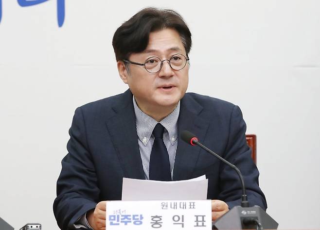 신임 靑 정무수석에 홍익표…지방선거 앞 <b>참모진 개편</b> 신호탄