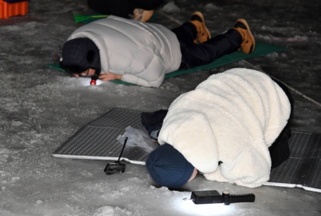   2026 화천산천어축제 개막 2주 만에 57만 명 돌파! 주말마다 인산인해인 이유는?!