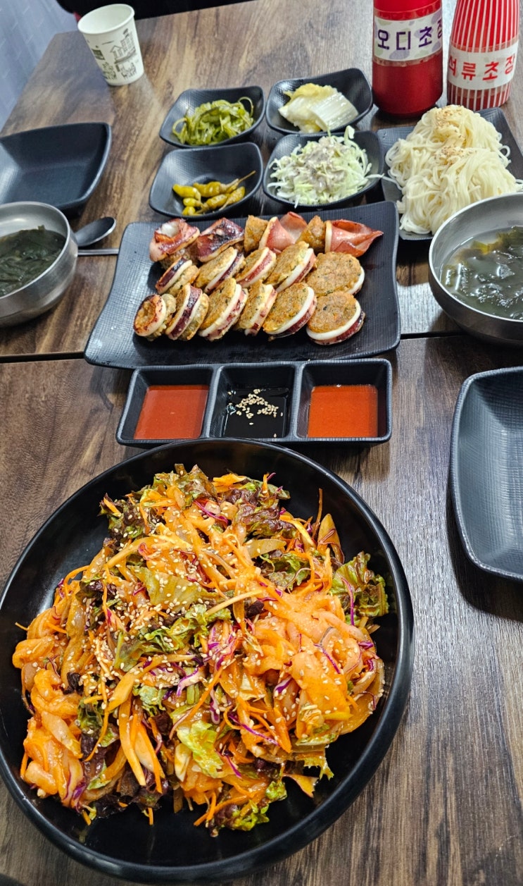  핸썸가이즈 핸썸즈 맛집 속초 동명항 설악회국수 회무침 오징어순대 내돈내산 후기