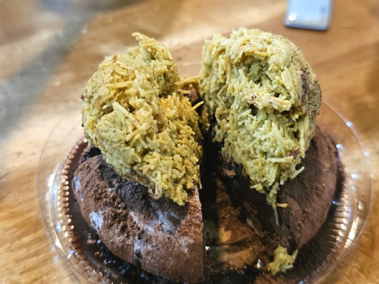  드디어 설빙에도 떴다! 두바이 찹쌀떡 솔직리뷰 | 카다이프 식감이 미쳤어요 (설빙 경성대점)
