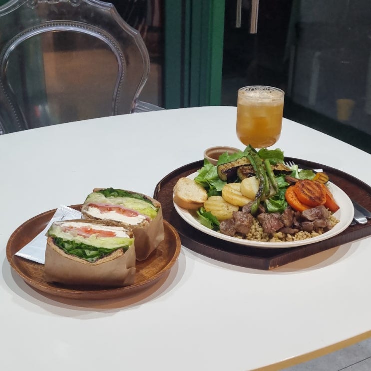  삼송 샐러드 맛집 안녕, 로메 양고기 샐러드와 리코타 샌드위치