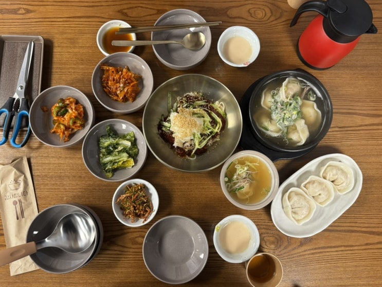  [부천일상] 평양그륵손만두콩국수 - 부천 송내역 인근 맛집으로 유명한 평양그륵손만두콩국수 방문후기! 매일아침 갈아서 만드는 콩국수부터 만두, 비빔국수와 만둣국까지! 콩국 구매후기!