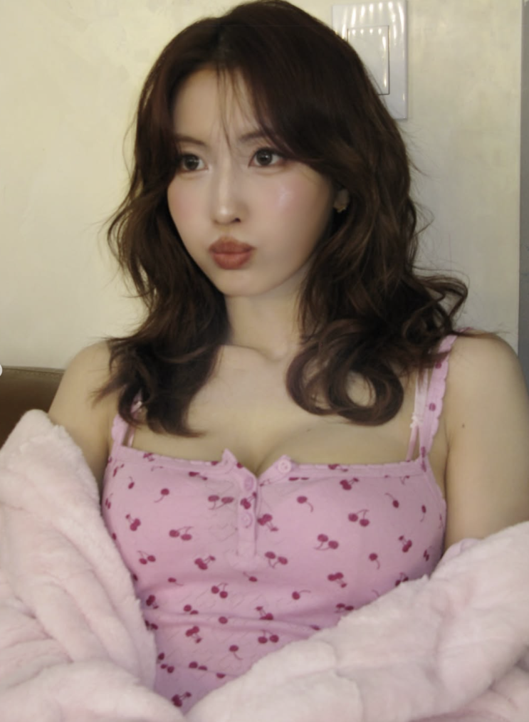  [셀럽 패션] 트와이스 모모 인스타그램 룩 귀여움+섹시 조합 완성