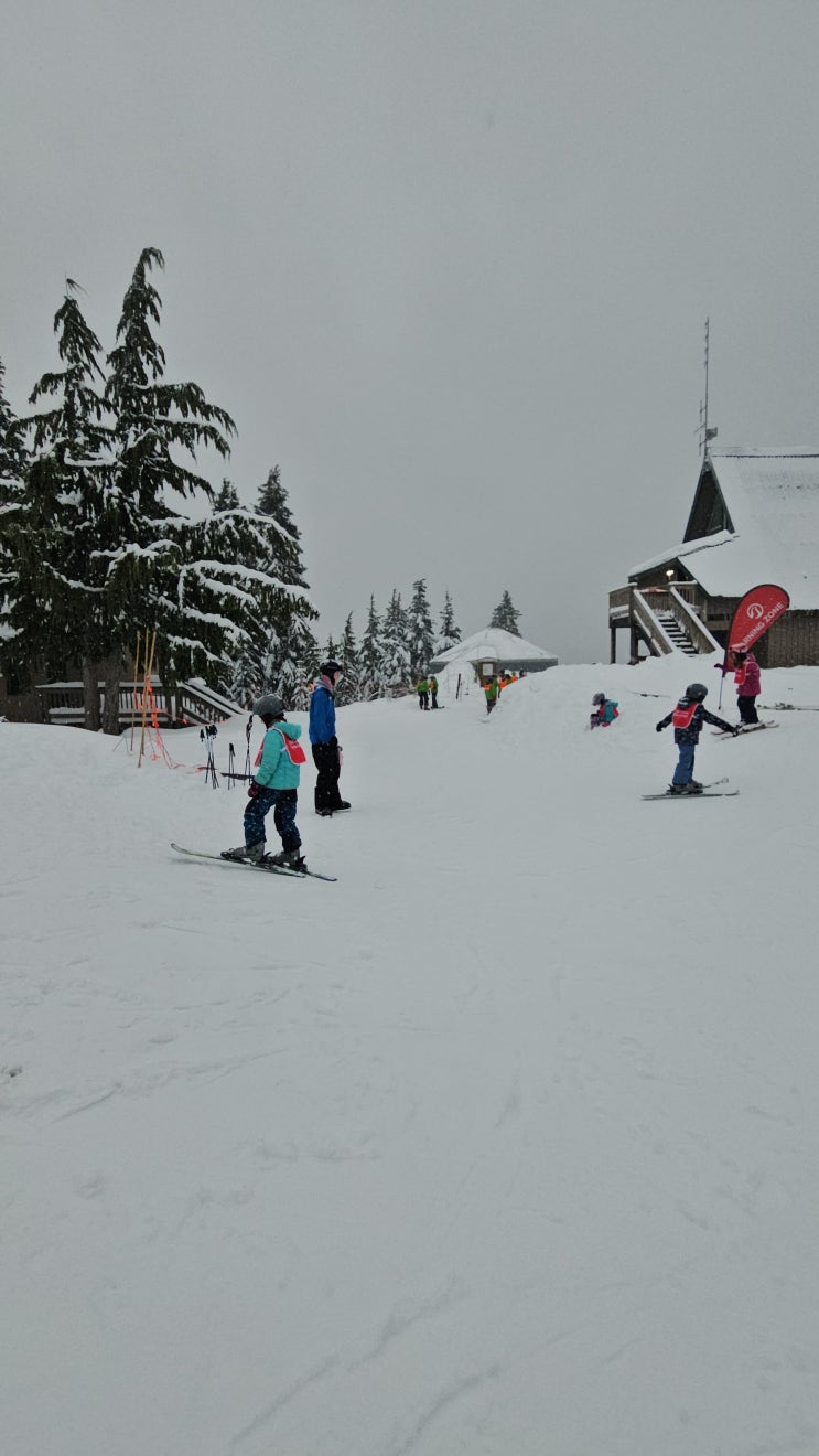  My first time of skiing in Grouse Mountain!