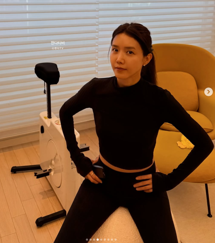  "진짜 50살 맞아?" 채정안 턱걸이로 만든 완벽 비키니 몸매.jpg
