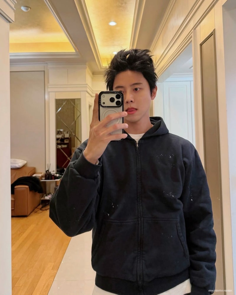 30대 남자 옷 봄코디 주우재가 말아주는 브라운야드 후드집업