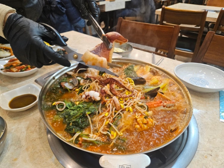  애오개역 맛집 뜨끈한 국물 한식대가 푸짐한 밀리네해물탕