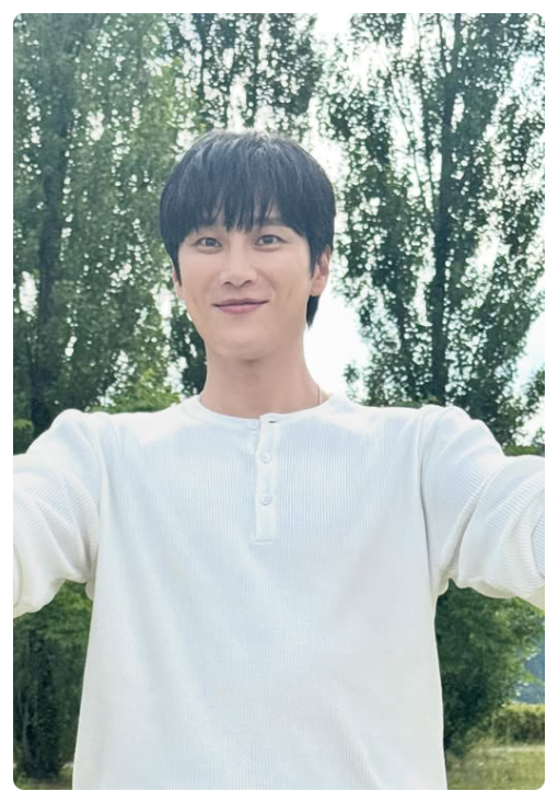 Ahn Bo-hyun, Lee Joo-bin, and Jisoo: A Complete Profile Including Age, Height, Education, and Tattoos