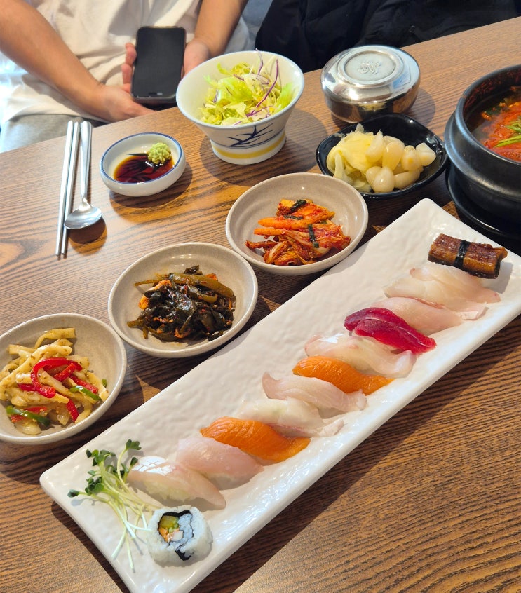  서울 종로 초밥 맛집 '이화초밥' 생선살이 길고 많은 특초밥! 시원 칼칼 깔끔한 해장용 대구탕, 점심식사 맛집