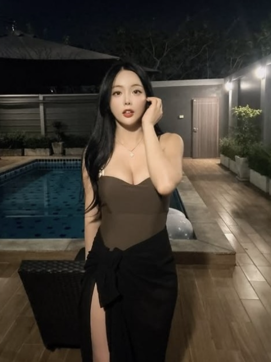   "나 아닌 거 같은데 나예요" 홍진영, 파타야에서 뽐낸 무결점 수영복 자태