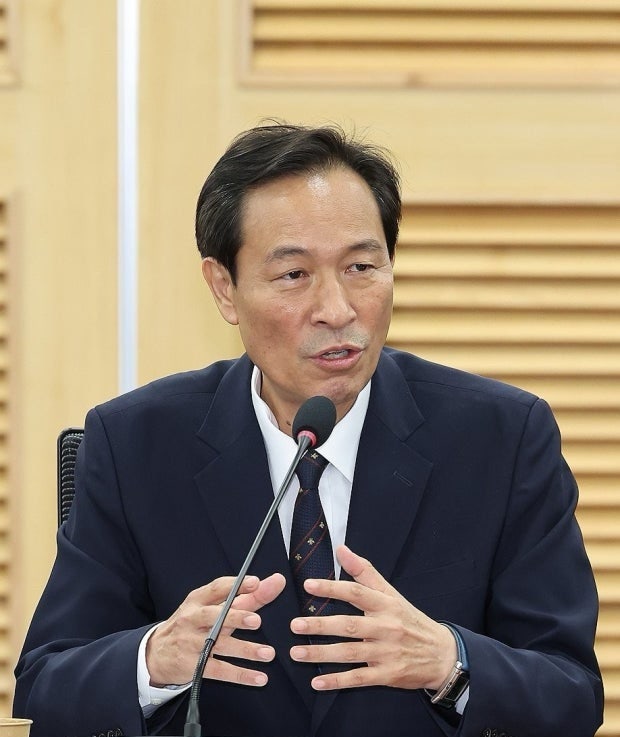 우상호 정무수석 사의…‘강원지사 출마’ 수순…후임은 홍익표 전 민주당 원내대표