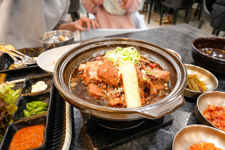  경주 보문단지 맛집 보문뜰, 입짧은 4살 쌍둥이가 뼈째 뜯어먹은 돼지갈비찜 내돈내산 솔직후기 (육회비빔밥 주의사항)