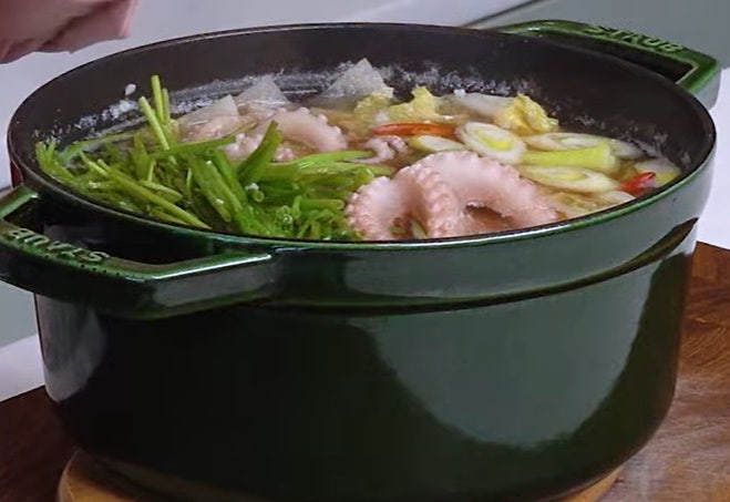낙지연포탕 만들기 - 담백하고 시원한 보양식 레시피
