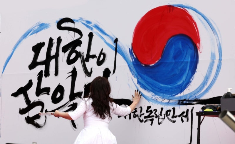 첫 시작, 붓끝으로 여는 새로운 비상이화선 캘리그라피 작가 17주년 기념 콘서트 〈선을 열다....